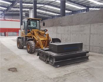 臨泉縣水穩(wěn)攪拌站現(xiàn)場施工[河南無塵清掃機(jī)]